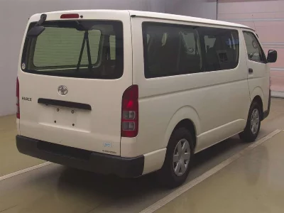 TOYOTA HIACE VAN