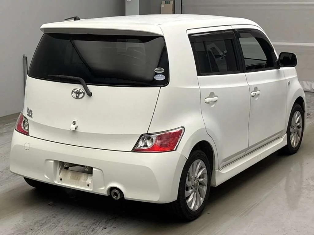 Toyota bB  с аукциона в Японии