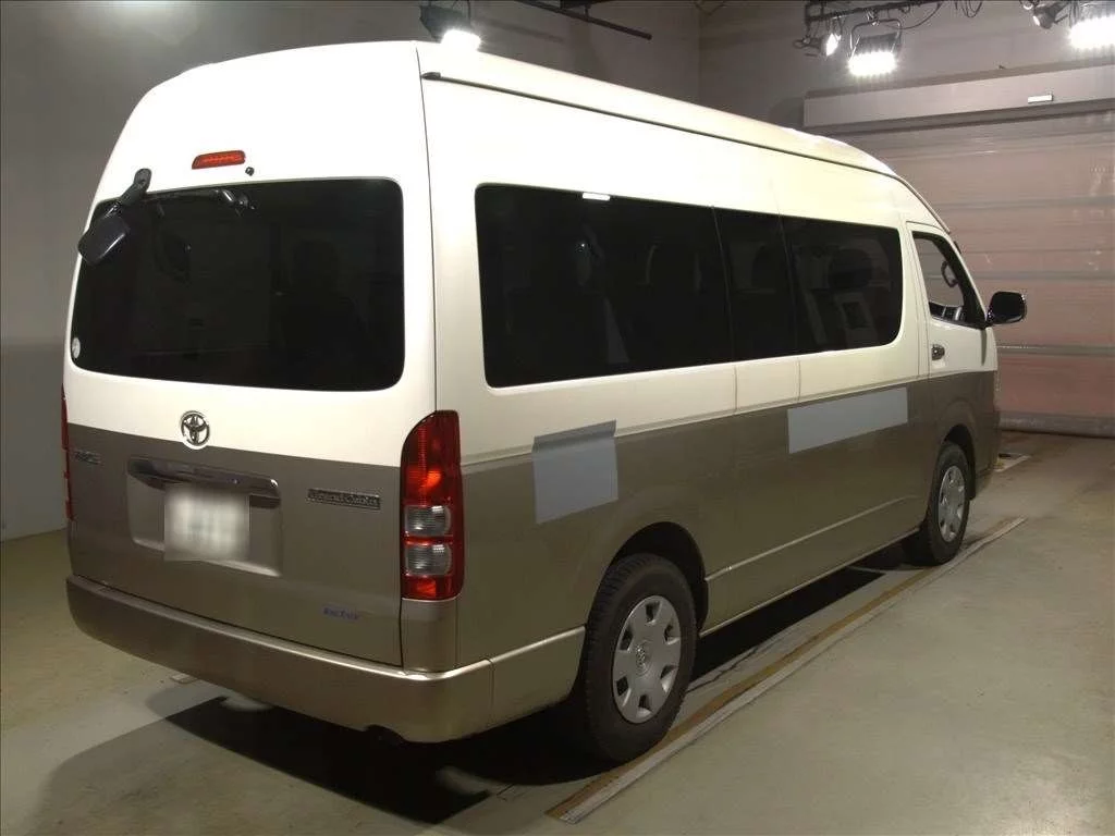 Toyota HiAce  с аукциона в Японии