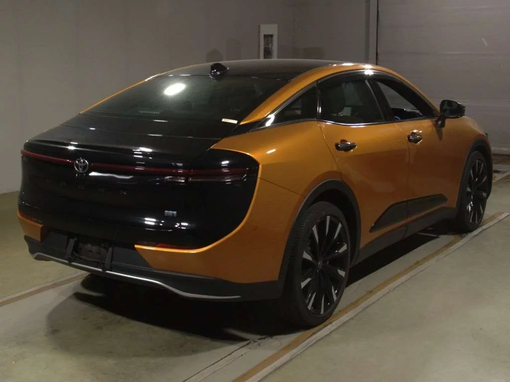 Toyota Crown Crossover  с аукциона в Японии