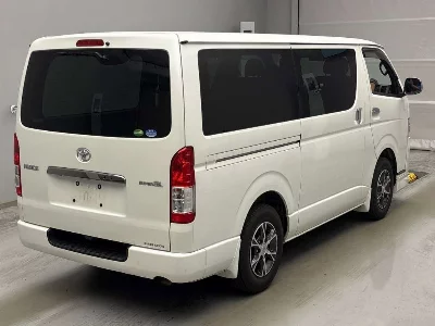 TOYOTA HIACE VAN