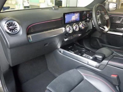 MERCEDES BENZ GLB