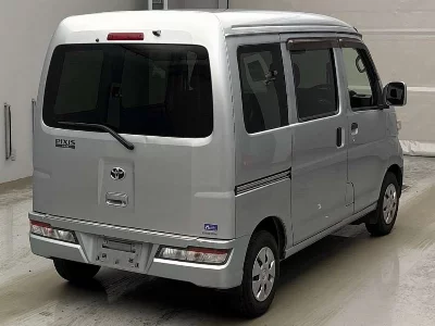 TOYOTA PIXIS VAN