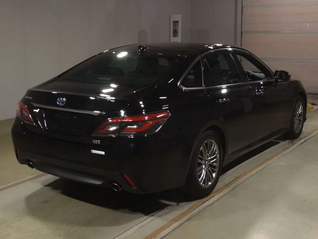 Toyota Crown Sport  с аукциона в Японии