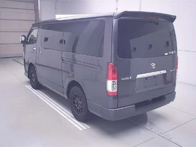 TOYOTA HIACE