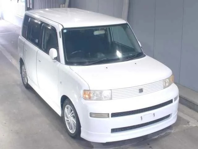 Toyota bB  с аукциона в Японии
