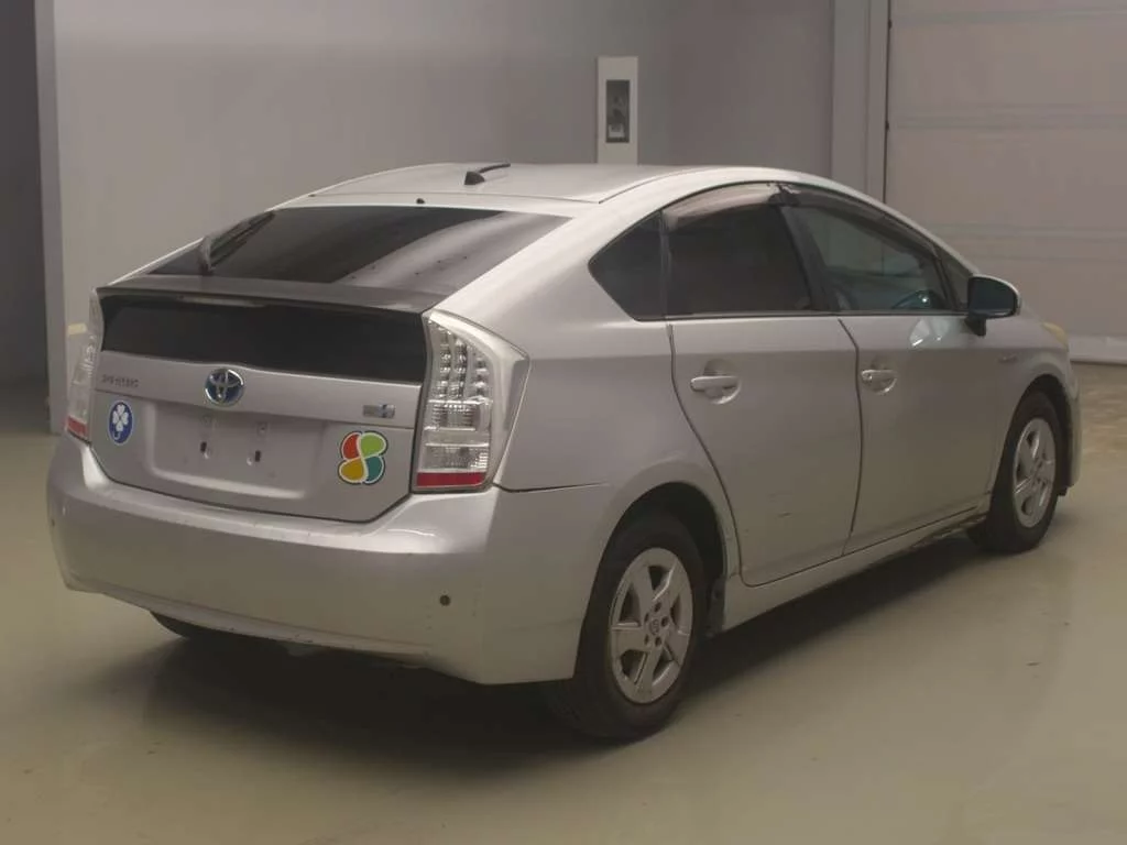 Toyota Prius  с аукциона в Японии