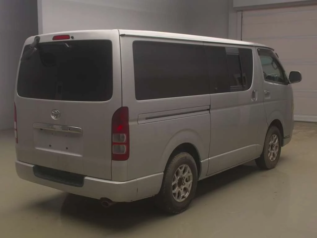 Toyota RegiusAce  с аукциона в Японии