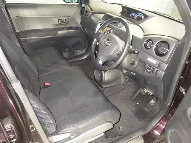 Toyota bB  с аукциона в Японии