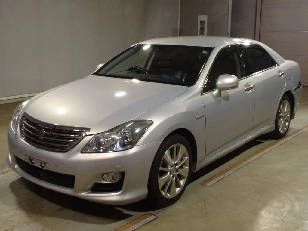 Toyota Crown  с аукциона в Японии