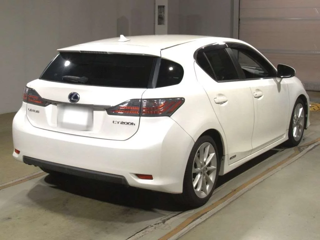 Lexus CT200h  с аукциона в Японии