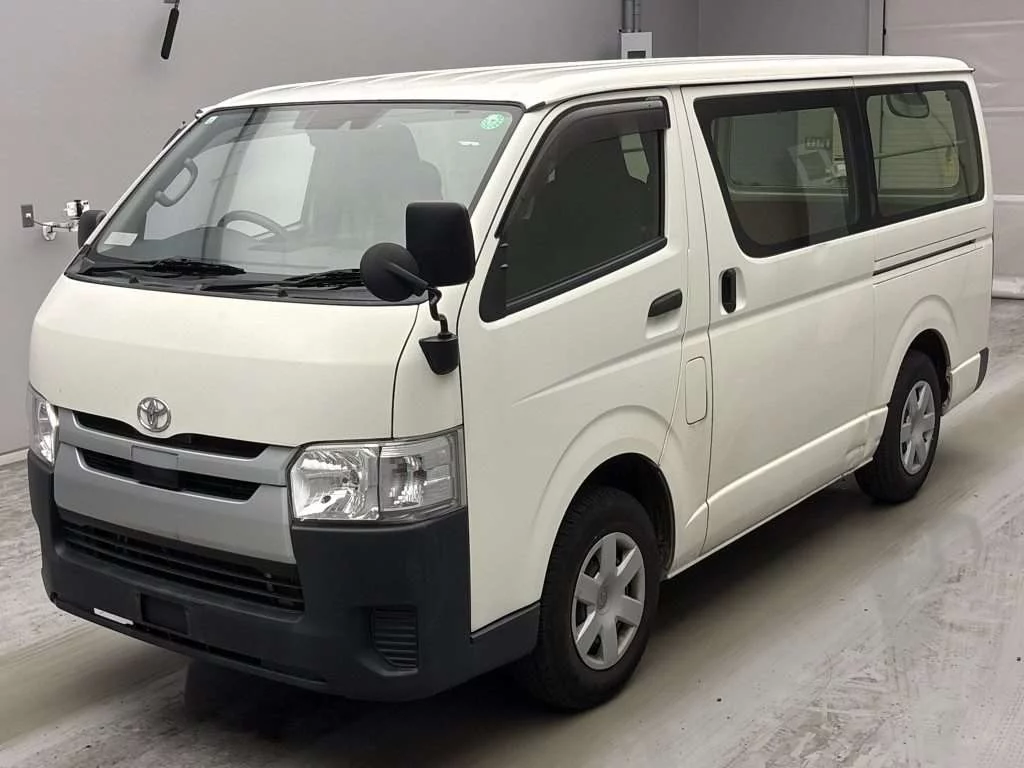 Toyota RegiusAce  с аукциона в Японии