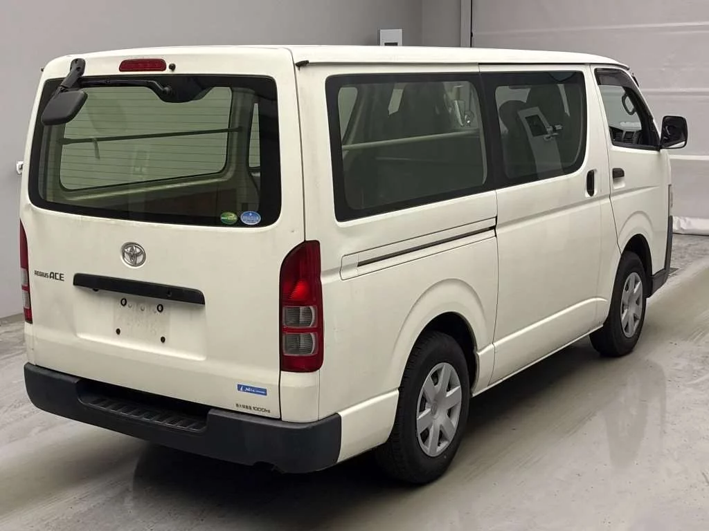 Toyota RegiusAce  с аукциона в Японии