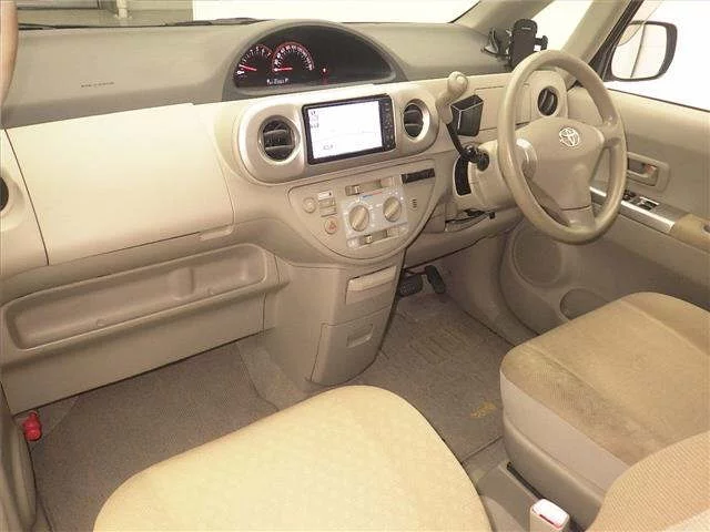 Toyota Porte  с аукциона в Японии
