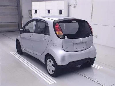 Mitsubishi i