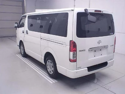 TOYOTA HIACE