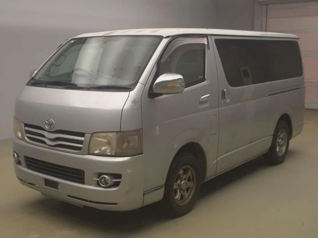 Toyota RegiusAce  с аукциона в Японии