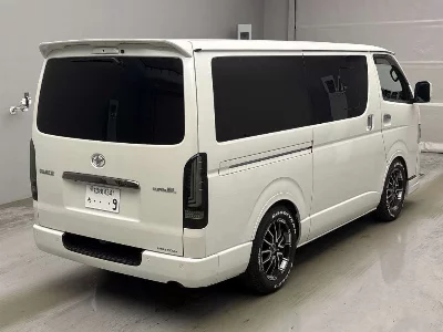 TOYOTA HIACE VAN