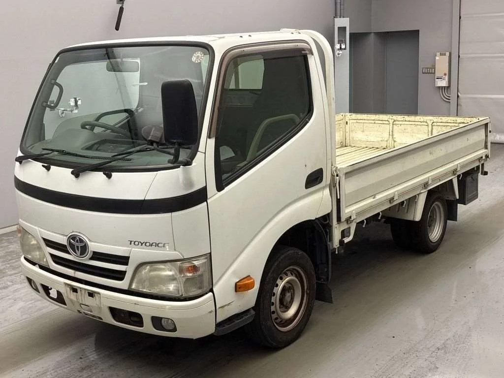 Toyota ToyoAce  с аукциона в Японии