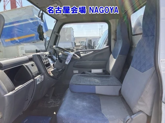 Mitsubishi Fuso Canter  с аукциона в Японии