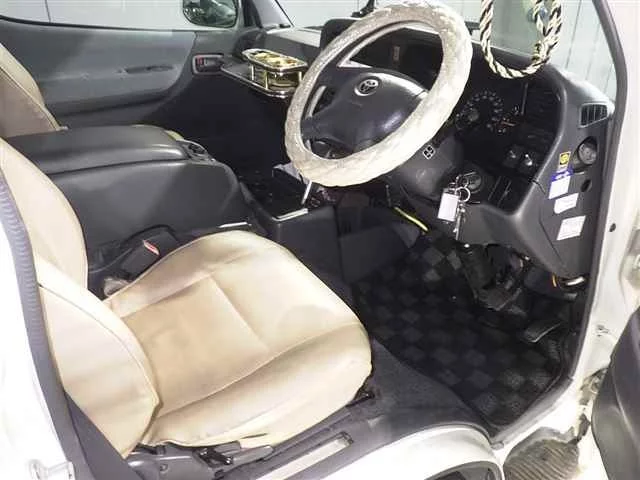 Toyota HiAce  с аукциона в Японии