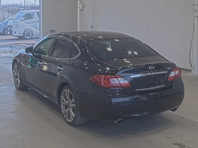 Nissan Fuga  с аукциона в Японии