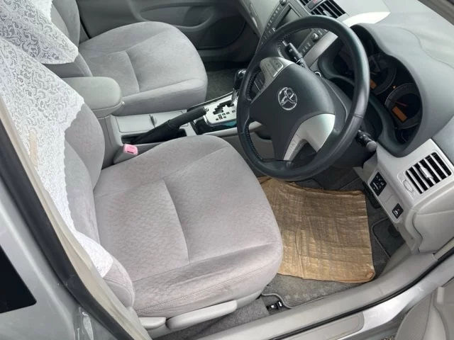 Toyota Corolla Axio  с аукциона в Японии