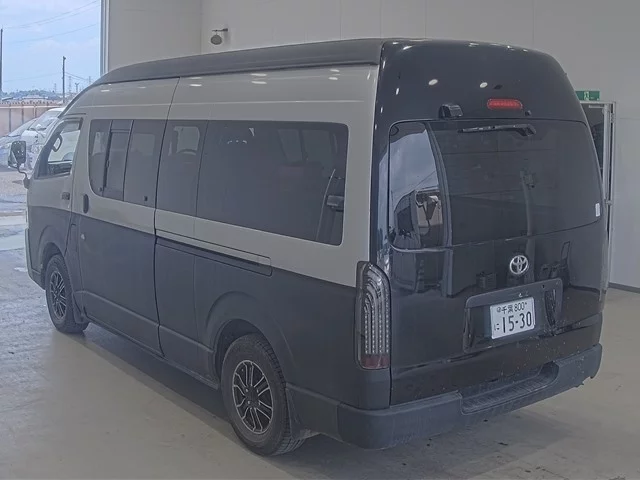 Toyota HiAce  с аукциона в Японии
