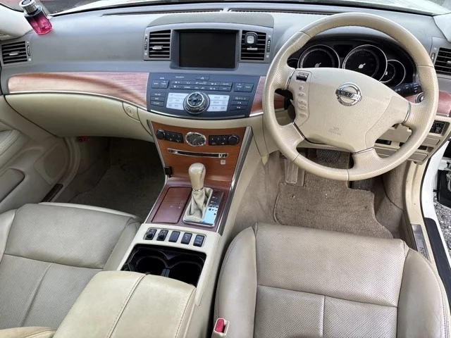 Nissan Fuga  с аукциона в Японии