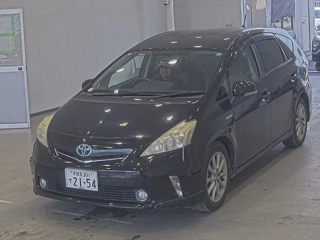 Toyota Prius Alpha  с аукциона в Японии