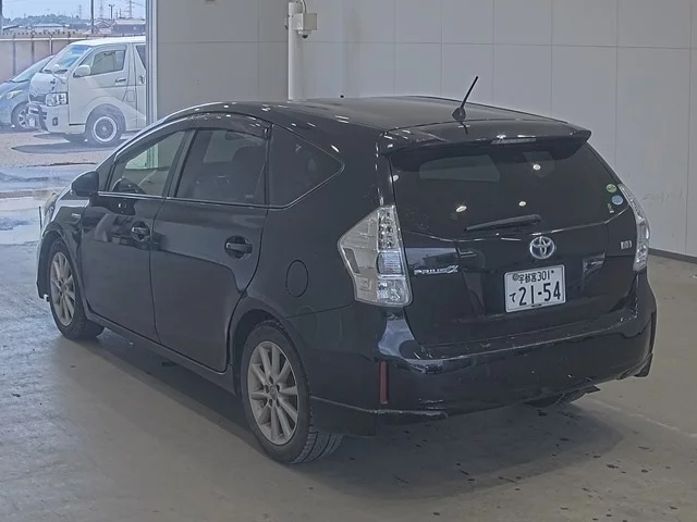 Toyota Prius Alpha  с аукциона в Японии