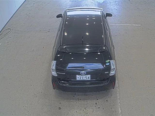 Toyota Prius Alpha  с аукциона в Японии