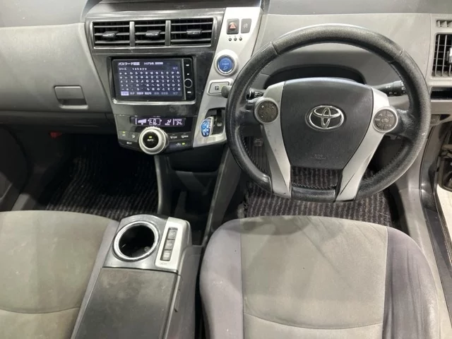 Toyota Prius Alpha  с аукциона в Японии