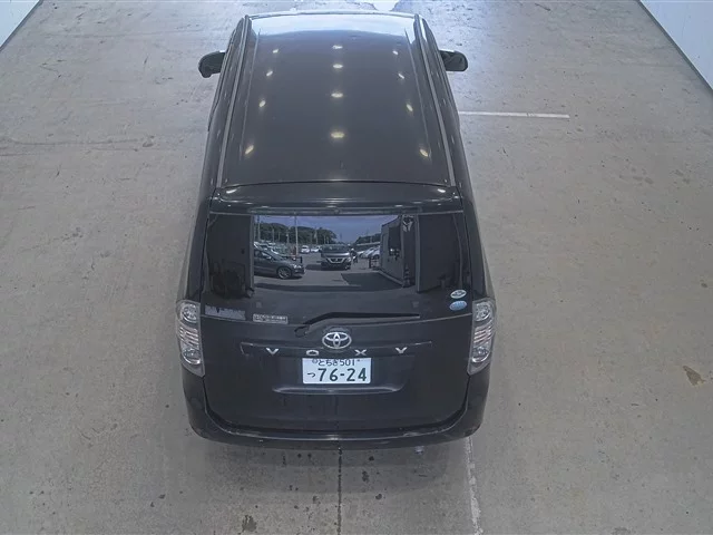 Toyota Voxy  с аукциона в Японии