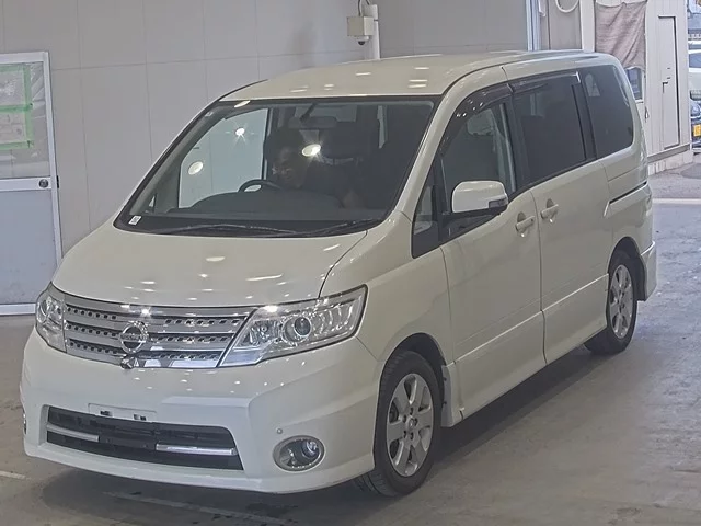 Nissan Serena  с аукциона в Японии