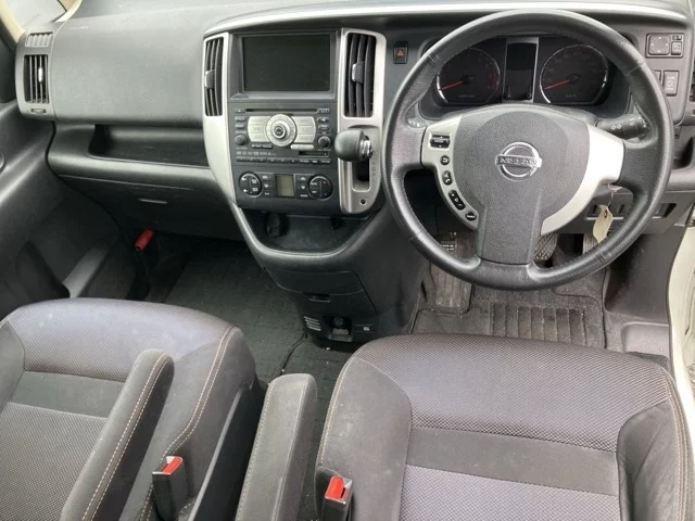 Nissan Serena  с аукциона в Японии