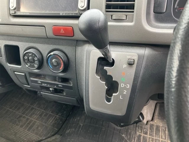 Toyota RegiusAce  с аукциона в Японии