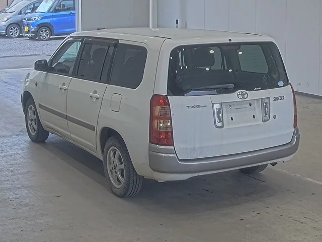 Toyota Succeed  с аукциона в Японии