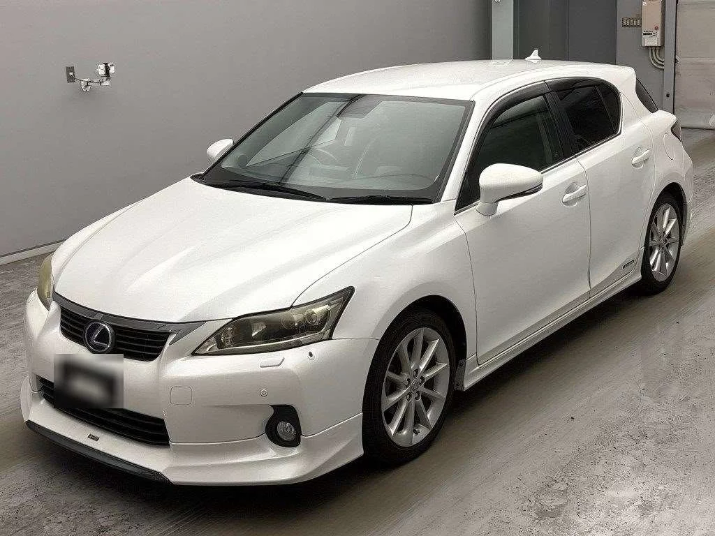 Lexus CT200h  с аукциона в Японии