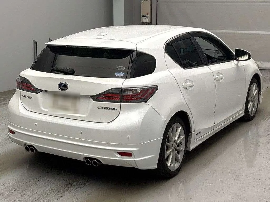 Lexus CT200h  с аукциона в Японии