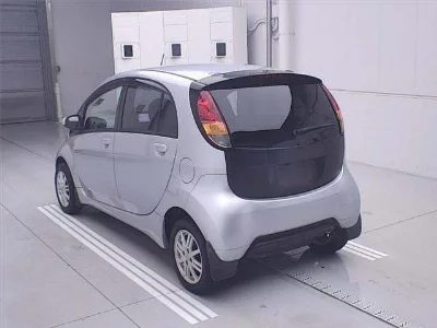 Mitsubishi i