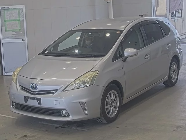 Toyota Prius Alpha  с аукциона в Японии