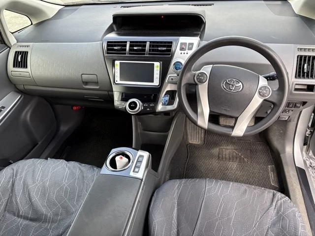 Toyota Prius Alpha  с аукциона в Японии