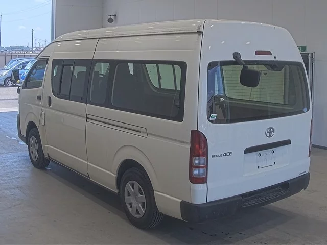 Toyota RegiusAce  с аукциона в Японии