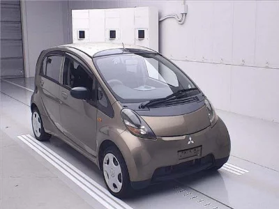 Mitsubishi i