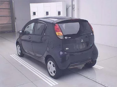Mitsubishi i
