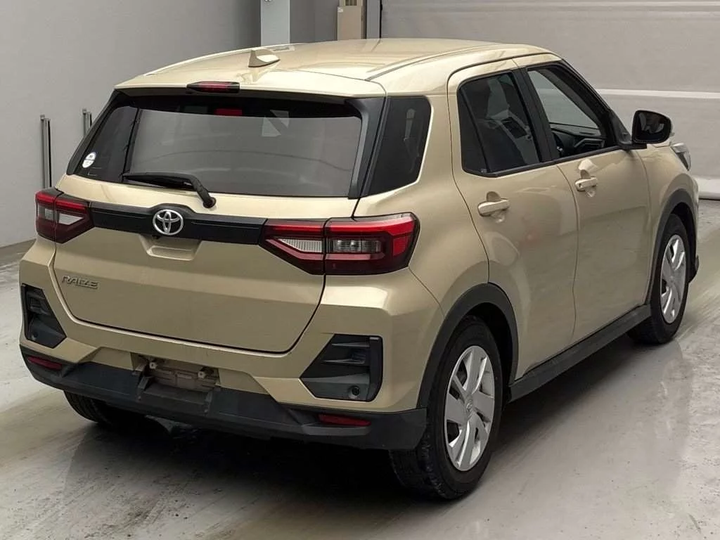 Toyota Raize  с аукциона в Японии