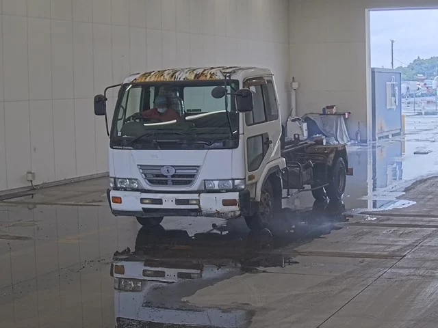 Nissan UD  с аукциона в Японии