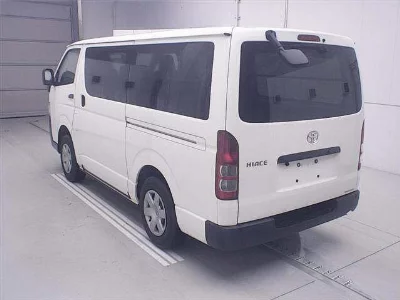 TOYOTA HIACE