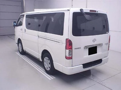 TOYOTA HIACE